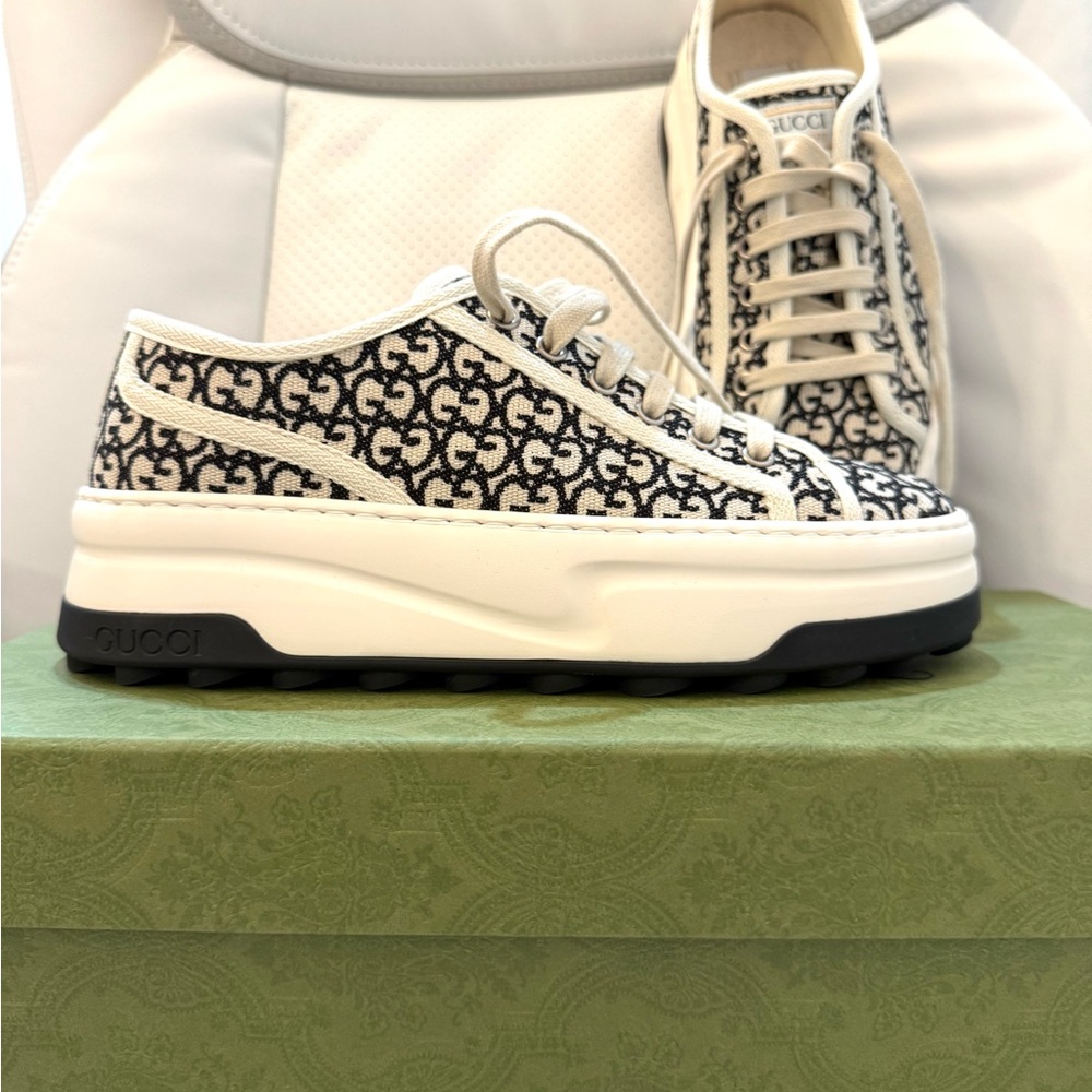 Gucci Wmns GG platform Sneaker
'Ivory Black' NEW